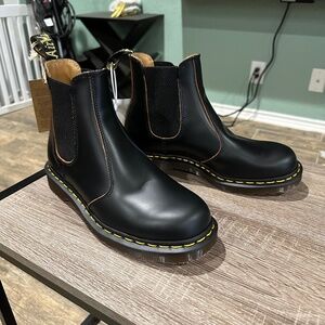Dr. Martens 2976 Chelsea boot Made in England Size 8 US men NWT